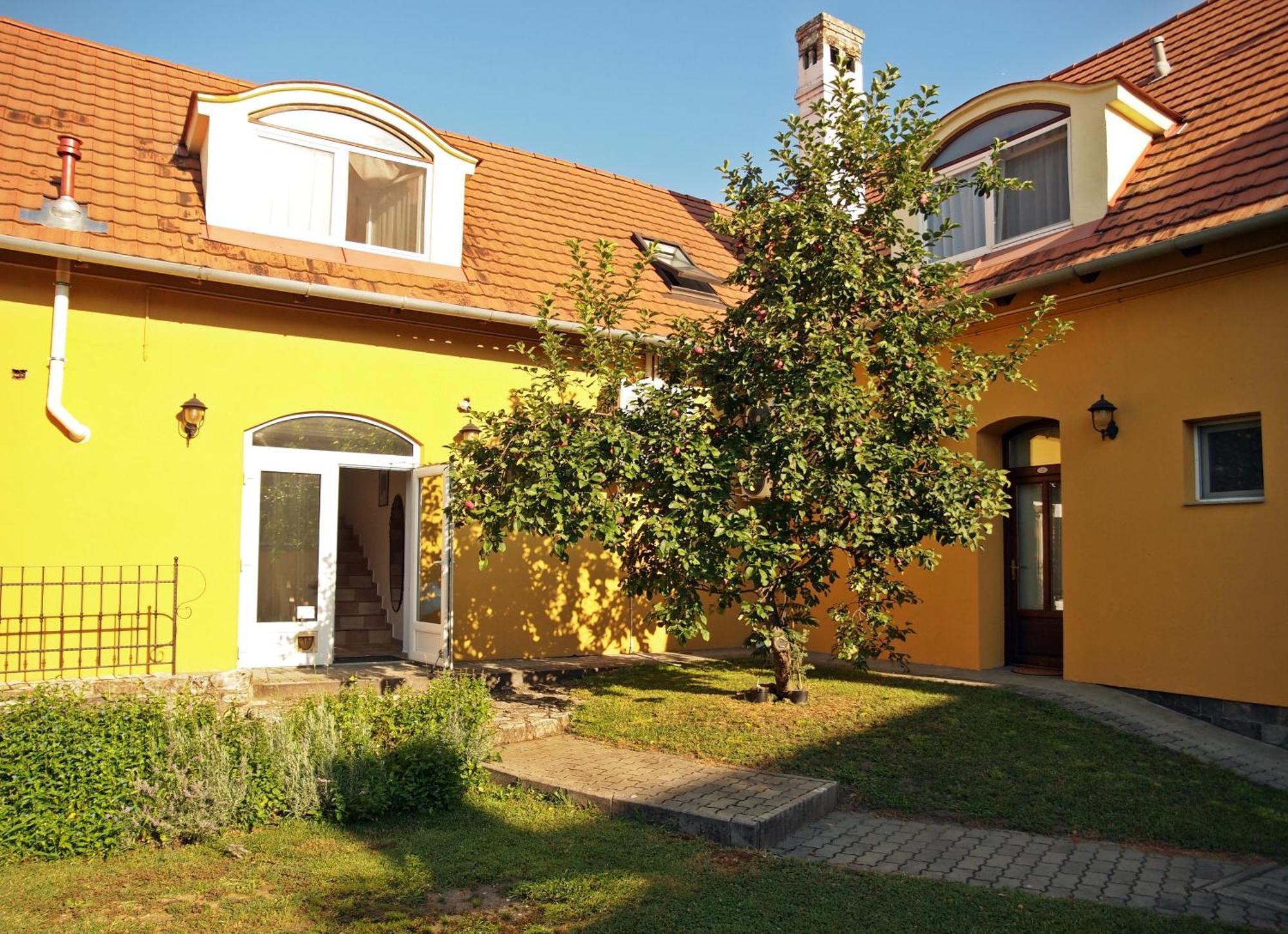 Malom-To Vendeghaz Tapolca Hotel Екстериор снимка